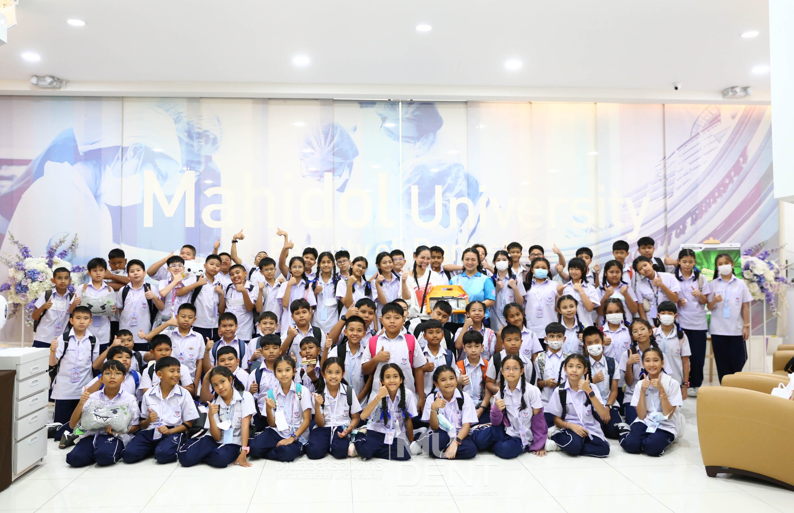 คณะครูและนักเรียนระดับชั้นประถมศึกษาตอนปลาย จากโรงเรียนอนุบาลภูเก็ต เข้าเยี่ยมชมพิพิธภัณฑ์สิรินธรทันตพิพิธ